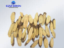 Roots and rhizomes of licorice cut