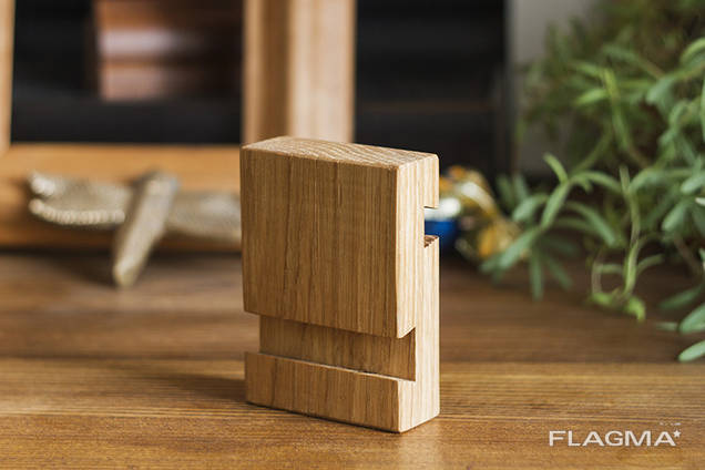 Smartphone wood stand made of oak or alder